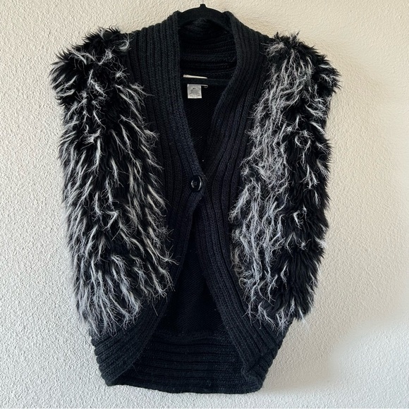 Collection Eighteen Women’s Circle Cadigan Knit Vest M/L Black Faux Fur Goblin - Picture 1 of 10